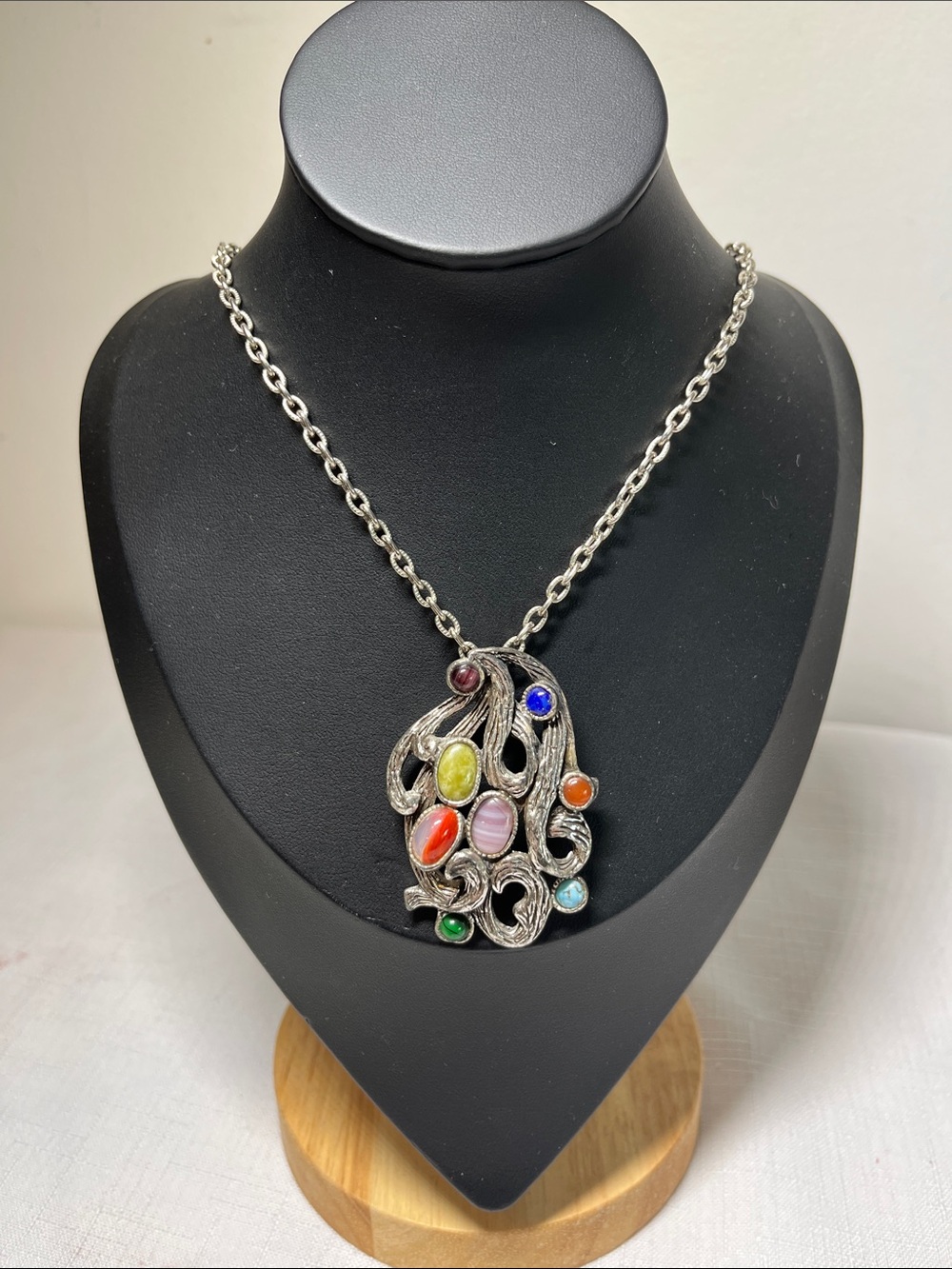 Vintage Multi-Stone Silver tone Pendant Necklace 
Colorful Gem Accent